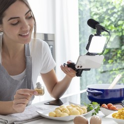 Kit Vlogging avec Lumière, Micro y Télécommande Plodni InnovaGoods 6 Pièces